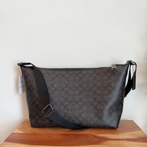 NWT COACH Finn Crossbody Bag In Signature‎ Canvas